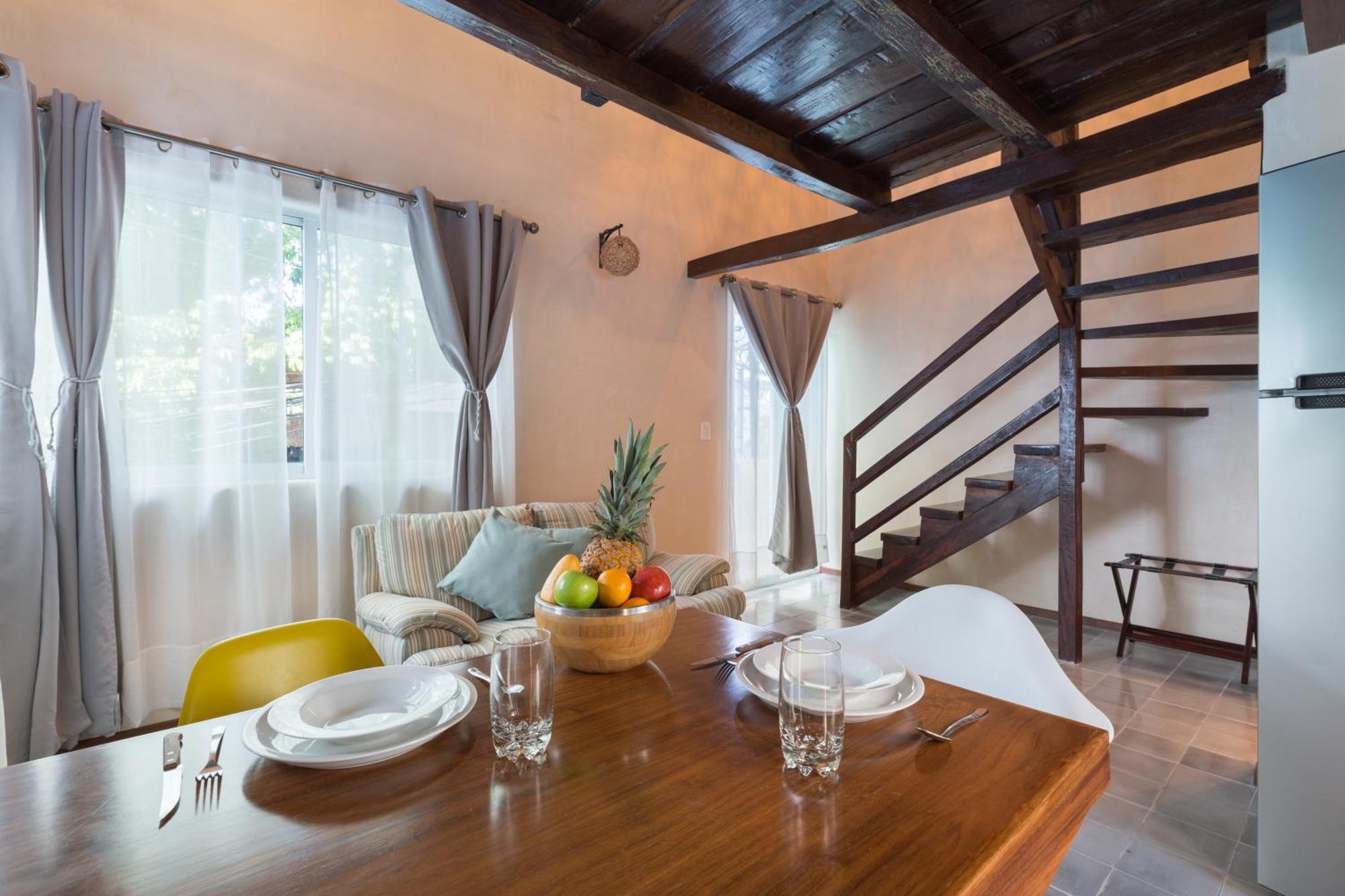 One-Bedroom Apartment Balcony City View