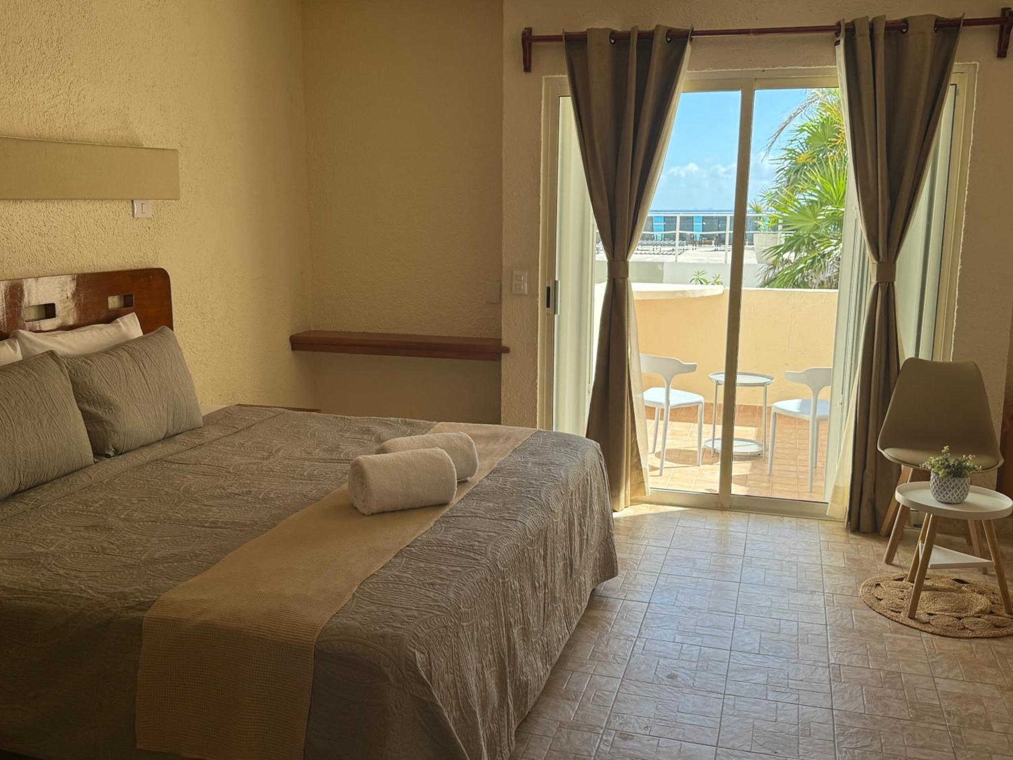 Quarto com Cama King-size e Vista do Mar