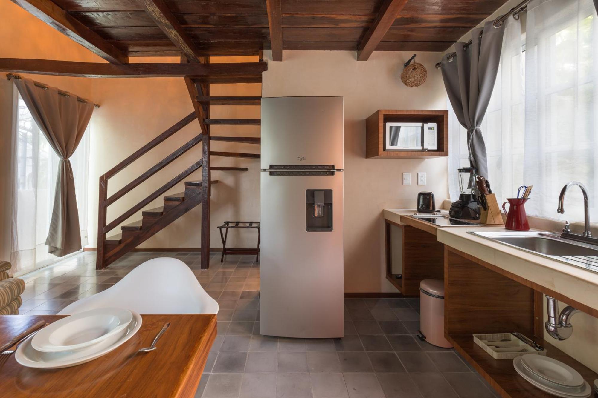 One-Bedroom Apartment Balcony City View