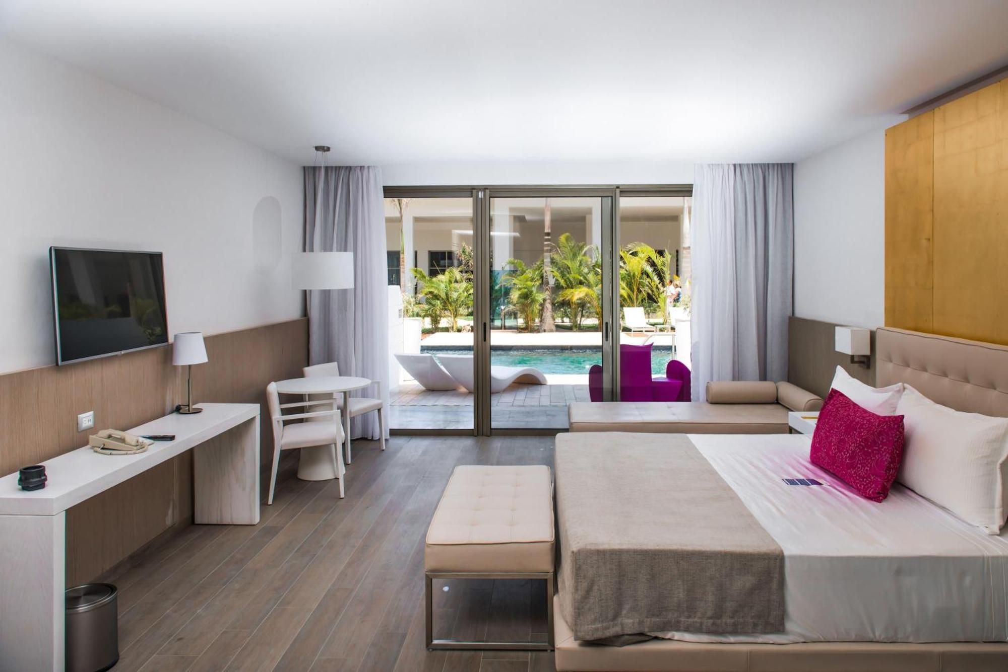 Deluxe Suite Platinum Pool Access,1697161414:JPEG