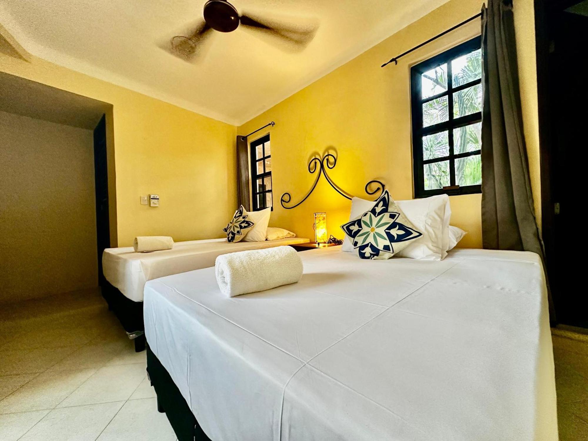 Twin Room,1758296745:JPEG