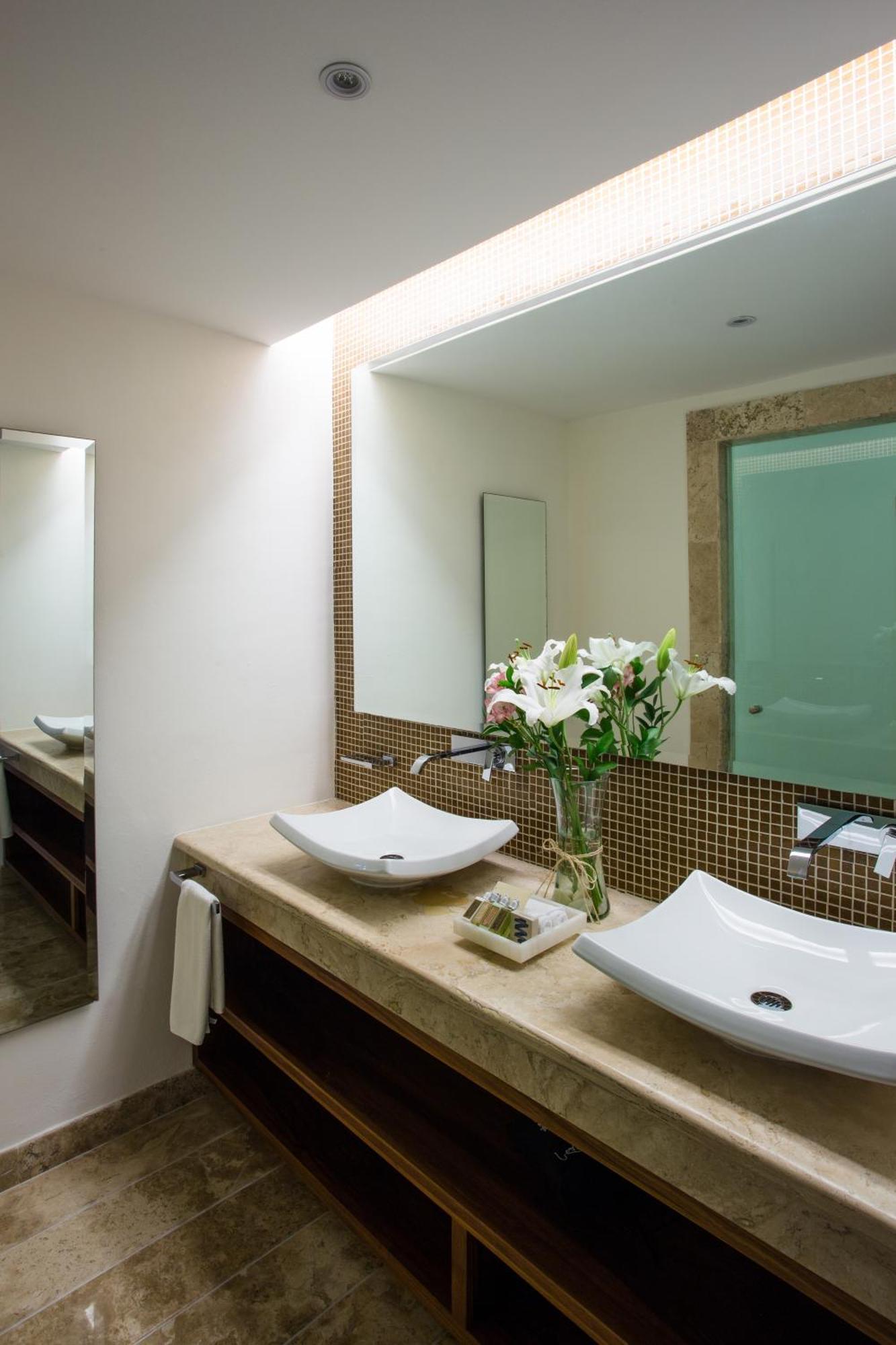 Deluxe Suite with Spa Bath,561021177:JPEG