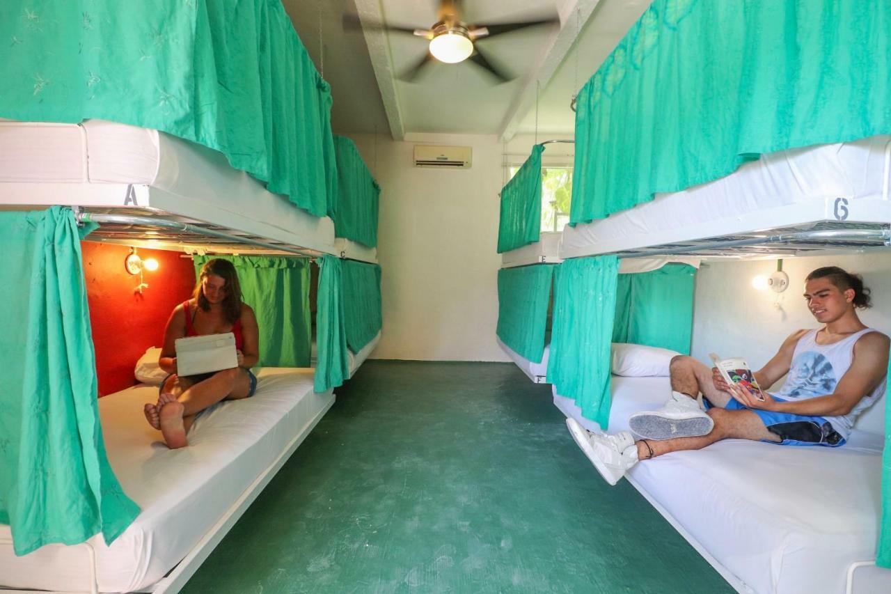 Cama em Dormitório Misto com 10 Camas