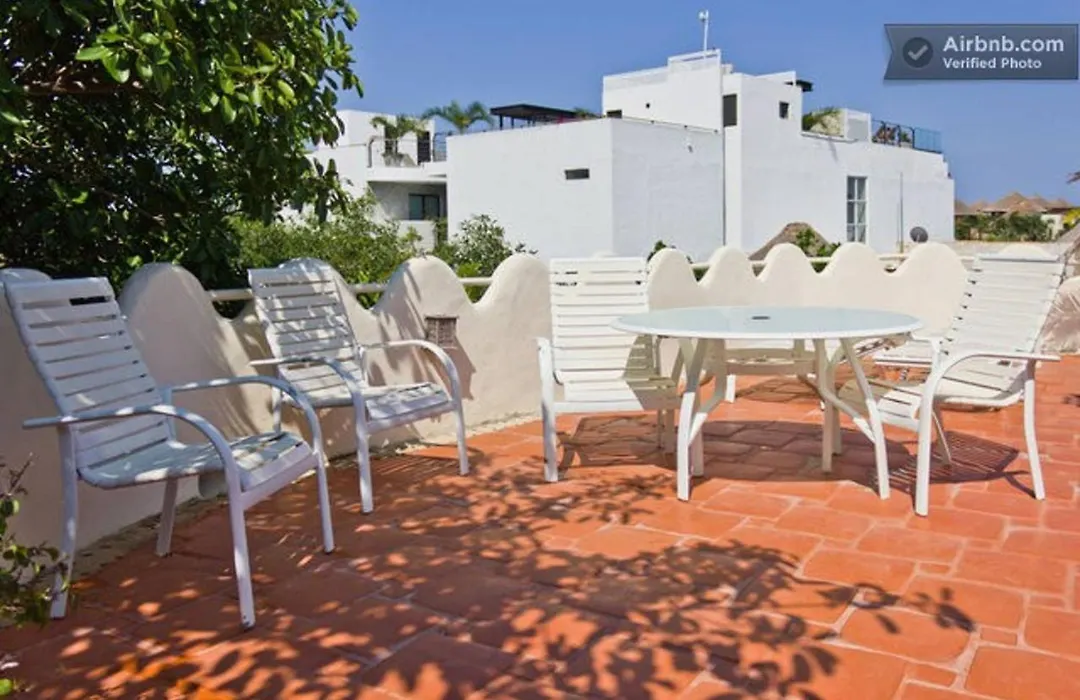One Bedroom Apt In The Heart Of Playa Only One Block To The Beach-1