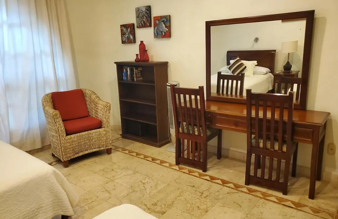Casa De Buena Madera-1