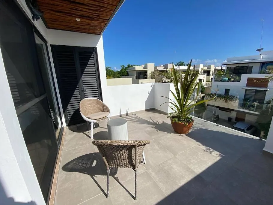 La Casa Blanca - Awesome And Spacious 4 Bdrms House Playa Del Carmen-1