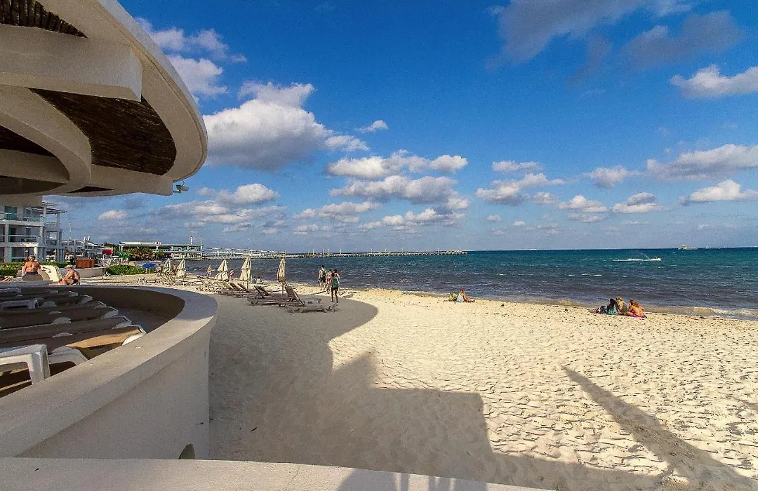 Remodeled Deluxe 3 Bedroom Xaman Ha Oceanfront Xh7212-1
