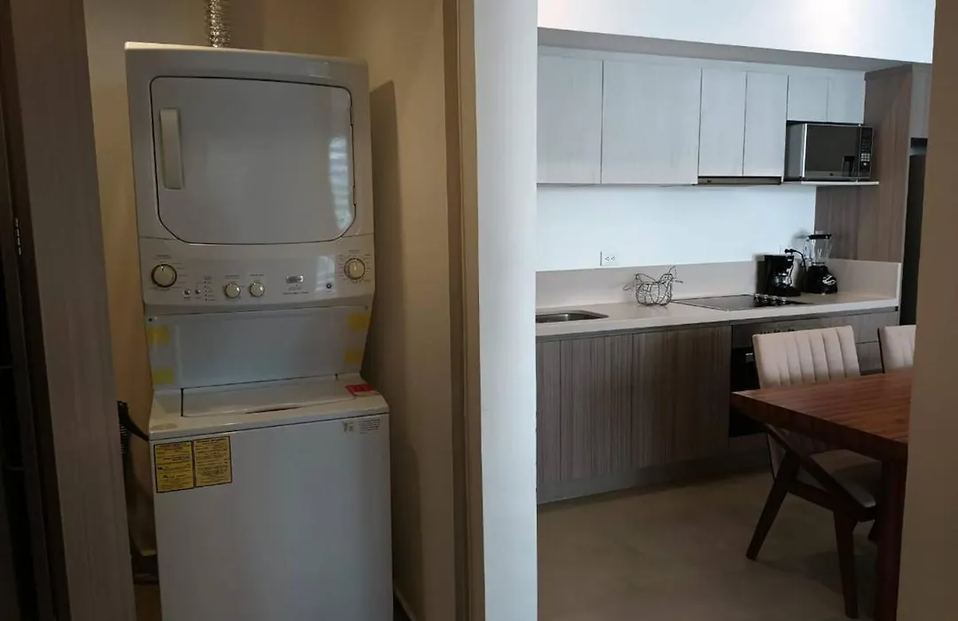 One Bedroom, Great Location Steps From The Beachh, Beautiful Roof Top View-1