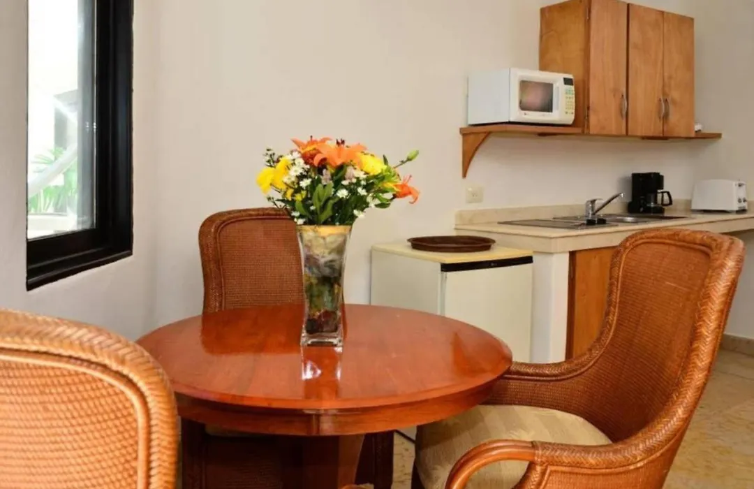 Blue Palms Suites, Pool Onsite, Steps To The Beach & 5Th Ave-1