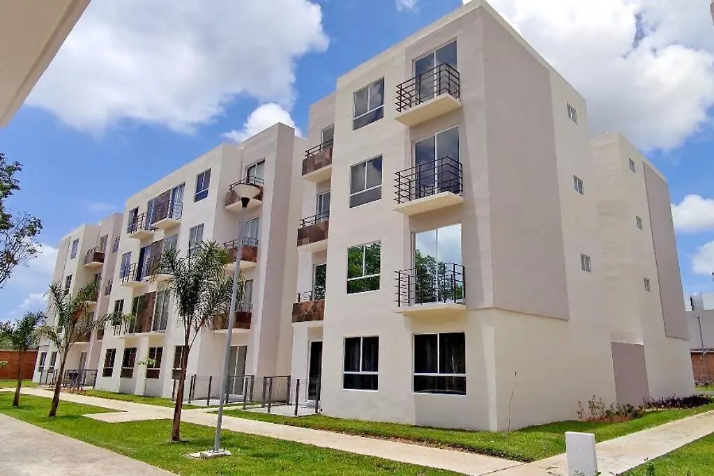 Beautiful Apartment W/ Shared Pool And Balcony Near Playa Del Carmen-1