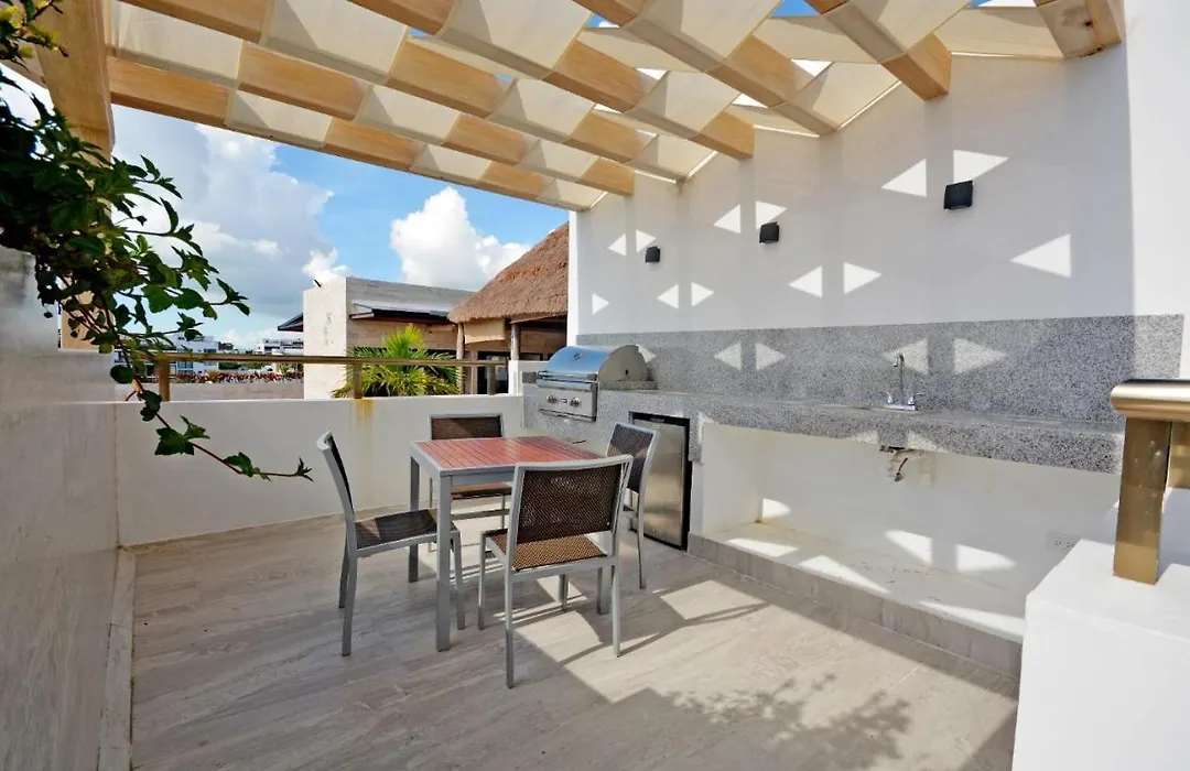 Penthouse With Private Pool Close To The 5Th Avenue-1