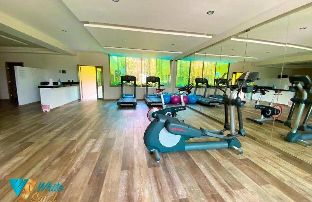 Beauty Suite W Gym Sauna Pool Close 5Th Ave &Beach-1