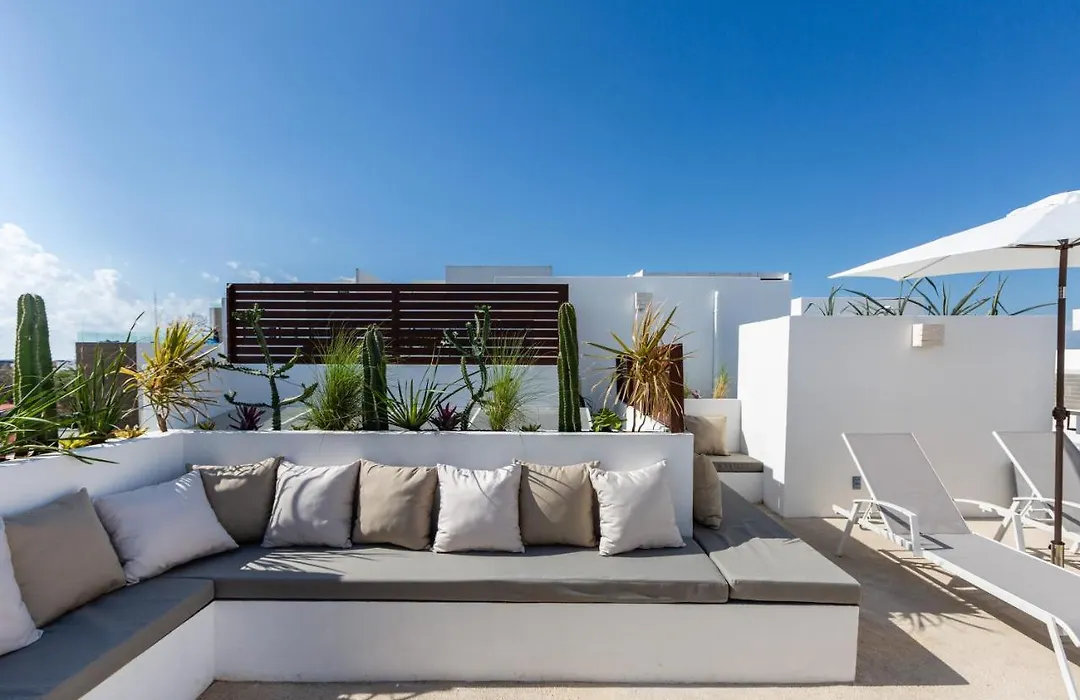 Best Penthouses & Apartments In Pdc! 2 & 1 Bedroom Units Close To The 5Th Av-1