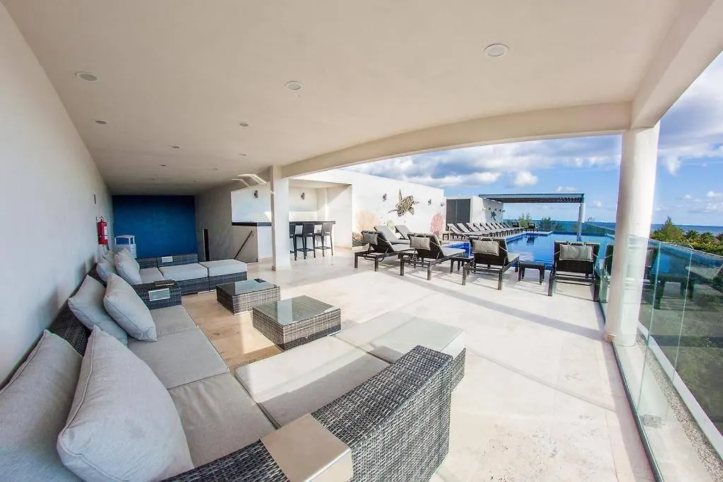 Luxury Condo Between 5Th Avenue And The Beach-1