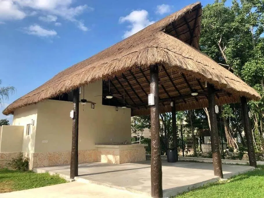 Cozy Private Apartment, Pool, Gym, 10 Min 5Ft Av-1