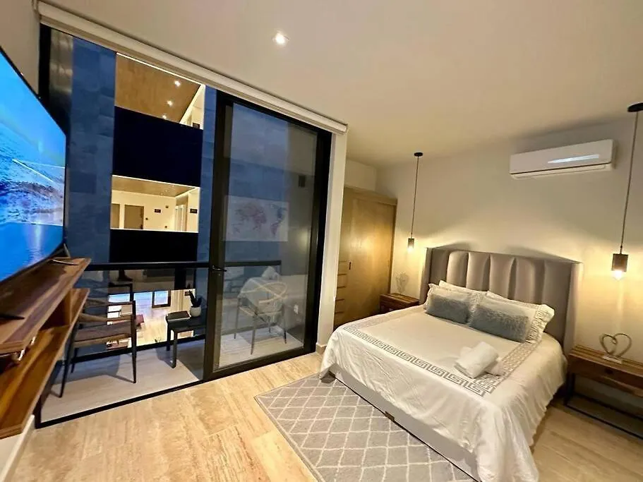 Pool View Condo / Rooftop Pool, Jacuzzi, Gym & Bar-1
