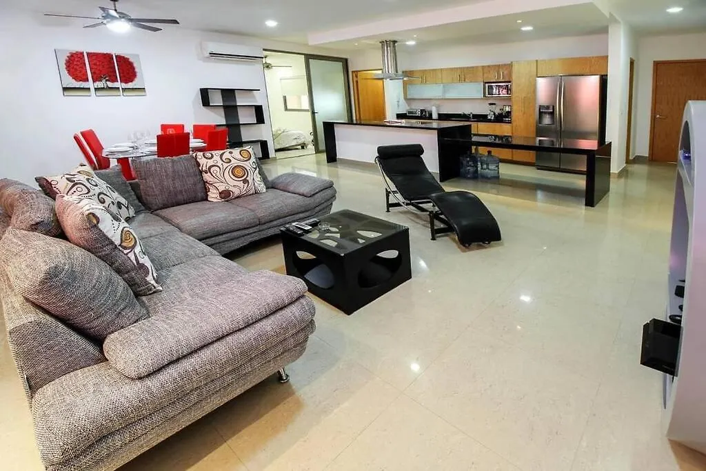 Modern 2 Bdr, 3 Minutes Walk From The Beach, Central Location!-1