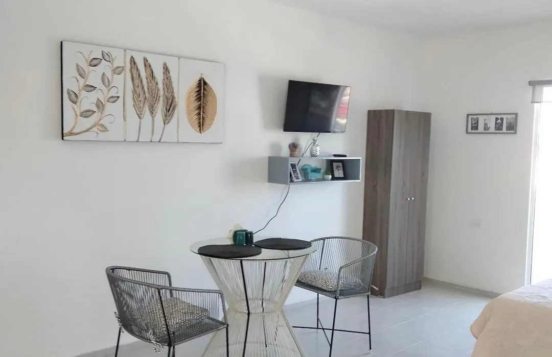 Apartamento A 10 Min De La Playa Apartment-1