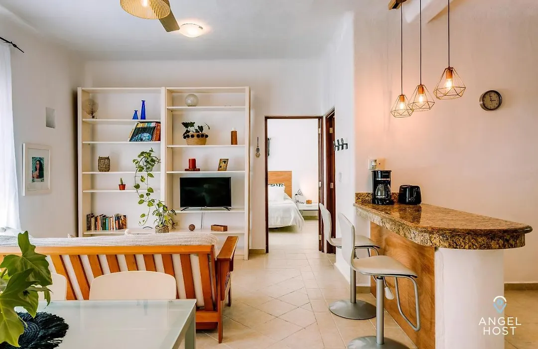 Ideal Location Awesome Pool And Walk To Beach And 5Th-1