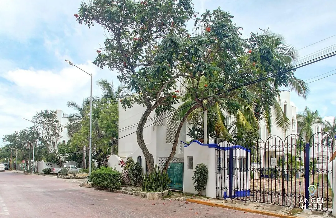 The Caribbean Half Block From Door & 1 Block To 5Th-1