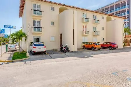 Pool, Gazebo, Parking, 2 Blocks To Beach & 5Th Ave-1