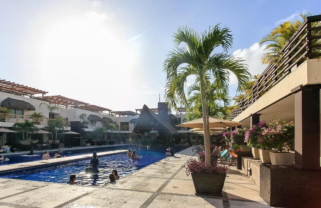Ata01 Studio With Private Pool Facing The 26Th Street-1