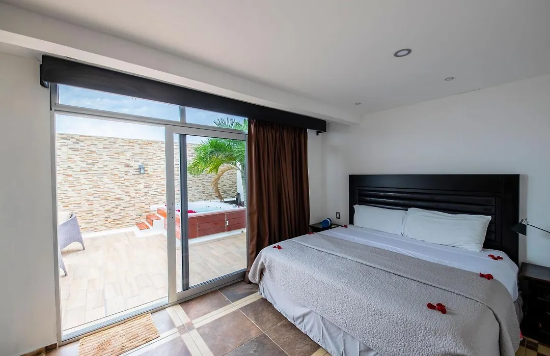Penthouse Beach Holiday Private Jacuzzi Bbq Family Friendly Maid Service-1