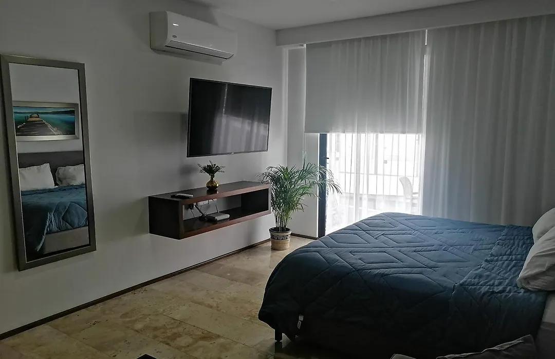 Menesse mitdtown2 , AVE 25TH-1