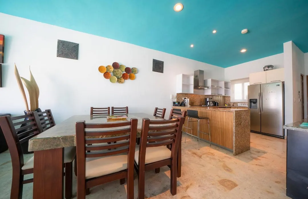Beachfront Penthouse With 3 Bedrooms & Ocean View - Las Nubes-1