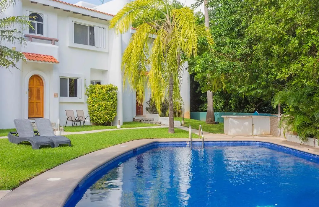 Family Townhome With Pool & Walk To Beach-1