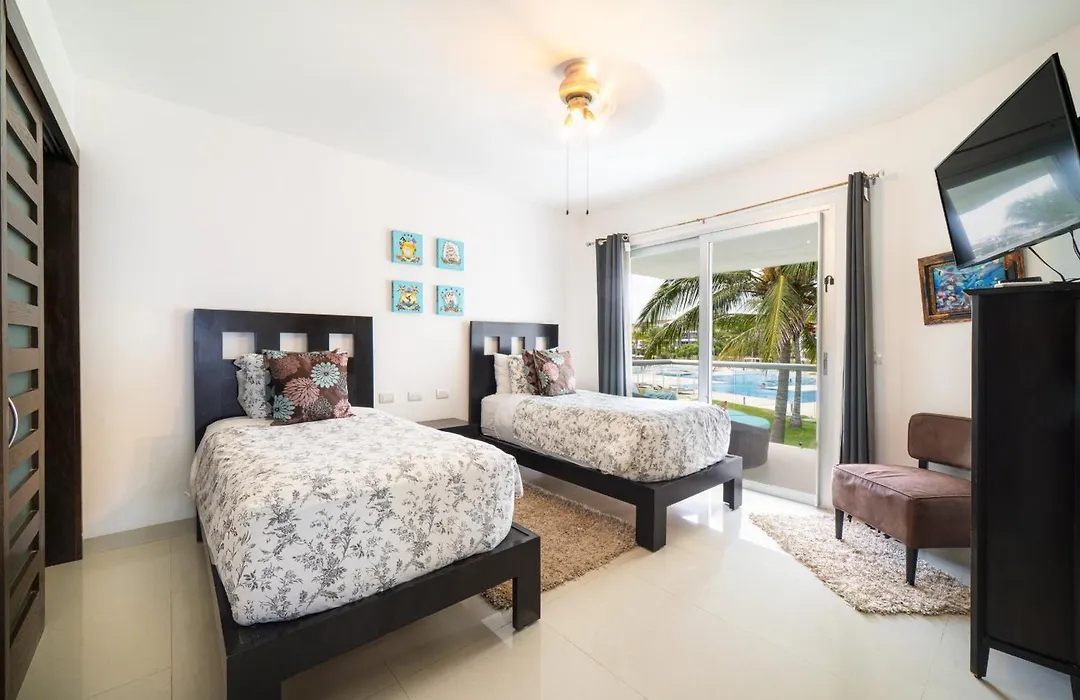 Beachfront Condo With Tub, 3 Bedroom & Pool - At Mareazul Condo Corazon-1