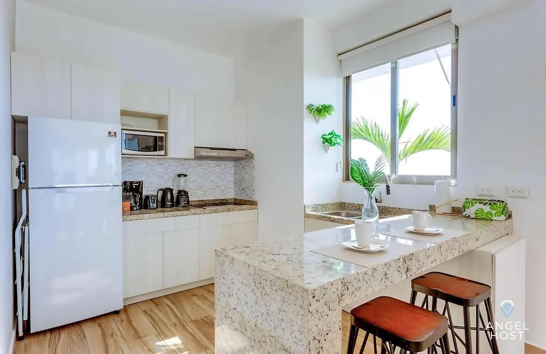 Ocean-View Studio W Gym, Pool & Balcony-1