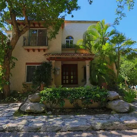All In One Villa! Location, Beach, Nature, Privacy, Security, Shopping-3