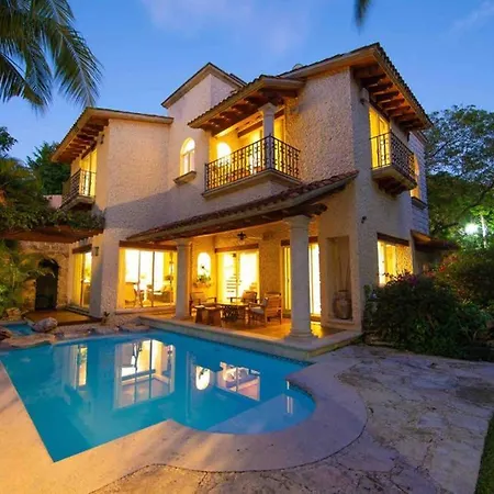 All In One Villa! Location, Beach, Nature, Privacy, Security, Shopping-2