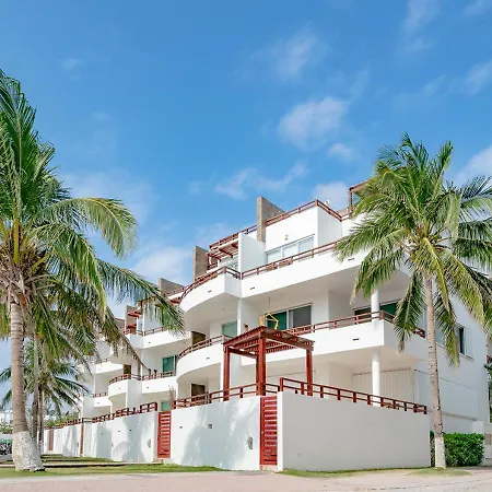 Condo Mujeres Bailando - Lavishly Adorned Beachside Retreat - At Casa Del Mar-2