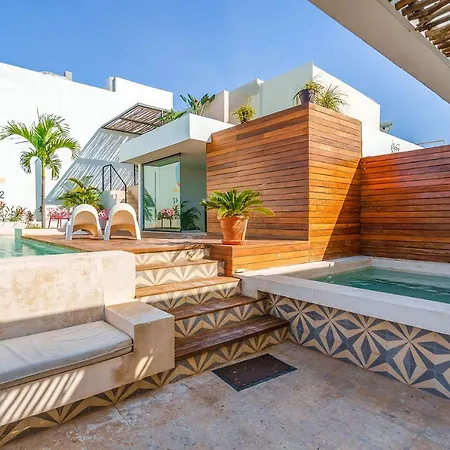 Splash Pool, Rooftop Terrace, Patio, Beach 4 Blks-2