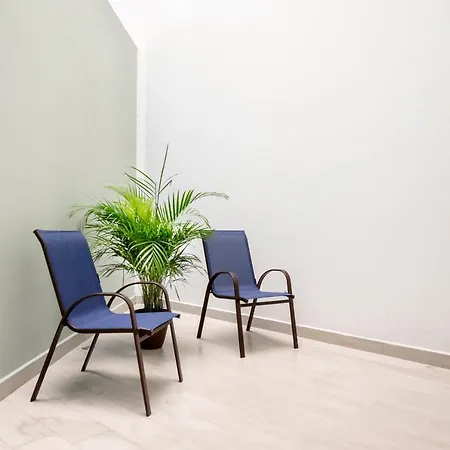 Steady Optic Fiber Wifi & Rooftop Pool Apartments-3