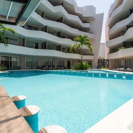 Tiffany Luxury 2 Bdr Condo, Walking To The Beach-2