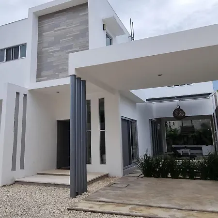 Modern Villa Rutelena +Good Location+Pool+Ac+Sleeps 12-2