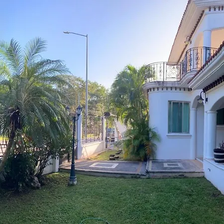 Exelent & Fun Family Home!& Private Pool!!-2