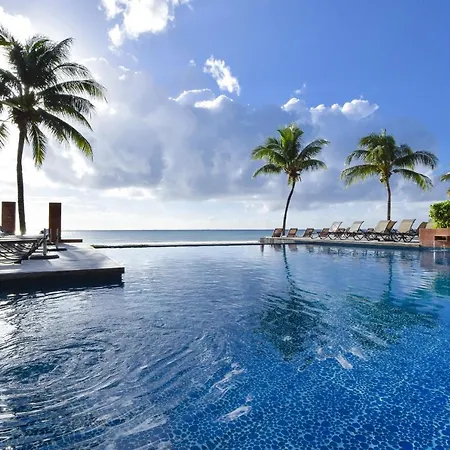 Ground Floor Oceanfront El Faro Condo, Great For Families Coral 101-2