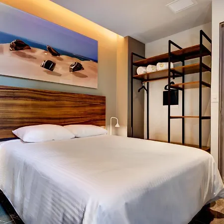 2 Bdrm Design Apartment 2 Blocks From The Beach / Amazing Rooftop-2