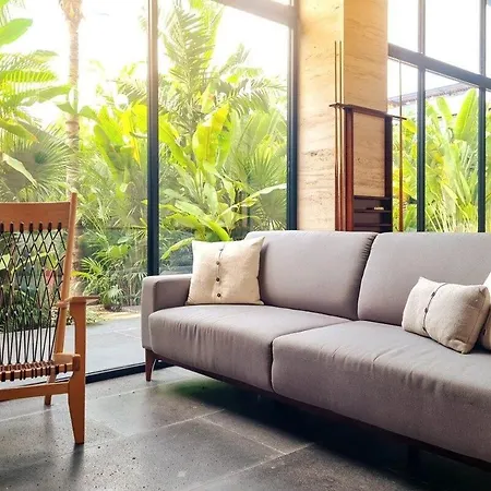 Elegante Penthouse Con Terraza Y Jacuzzi Privado-2