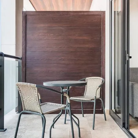 1Br In Top Location, 100Mb Wifi And Ocean View-3