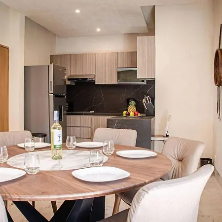 Modern 2 Bedrooms Apartment Steps From The Beach-3