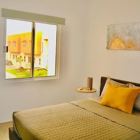 Cozy 2-Bedroom Apartment With Amenities-2