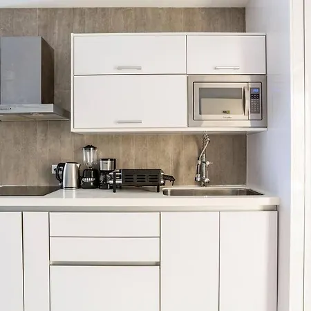 Caribbeanopolis - King Suite W/Pool, Wi-Fi, Kitchen & Close To Ave 5-3