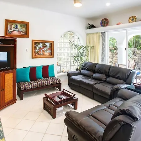 The Caribbean Half Block From Door & 1 Block To 5Th-2