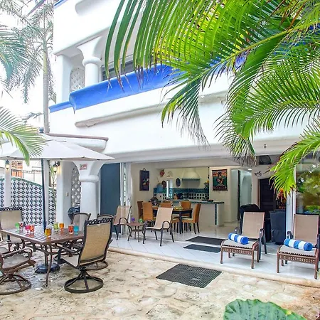 The Caribbean Half Block From Door & 1 Block To 5Th-3