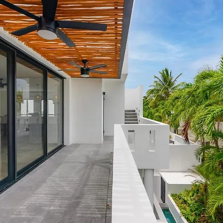 Villa With Private Oceanview Roof Pool Steps To Beach-2